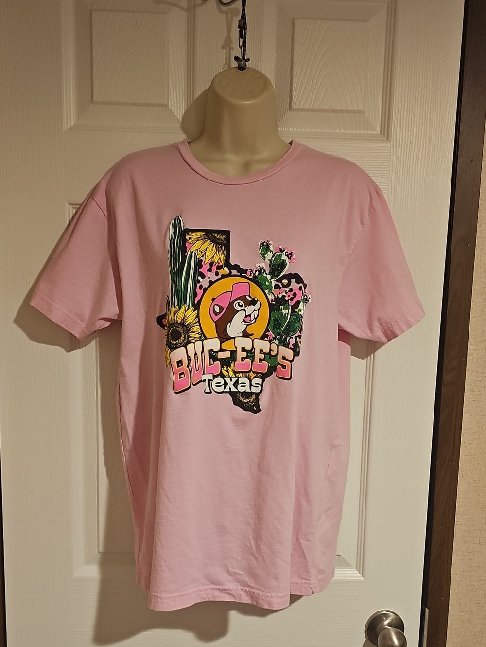Buc-ee's Texas‎ Graphic Pink T Shirt Size Medium Used